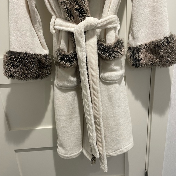 Pottery Barn Cream and Brown Faux Fur Trim Robe - Picture 7 of 11
